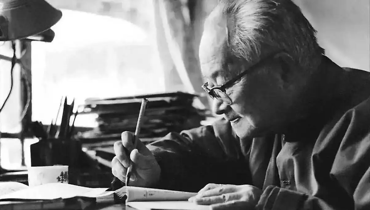 湘西鳳凰古城著名作家文壇巨人之沈從文先生